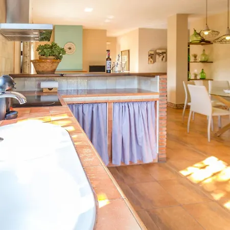 Holiday home Stunning In With Kitchen Ubrique