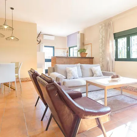 Holiday home Stunning In With Kitchen