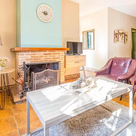 Holiday home Stunning In With Kitchen *